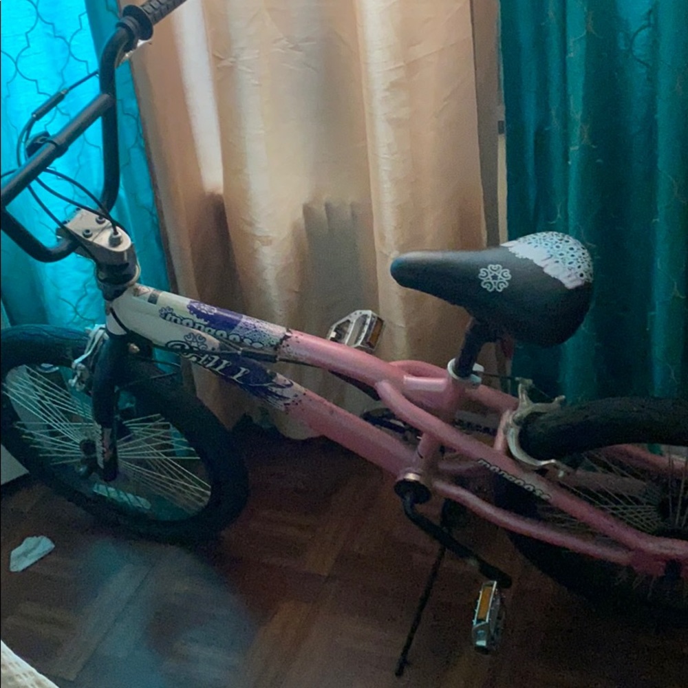 Girls mongoose bike from